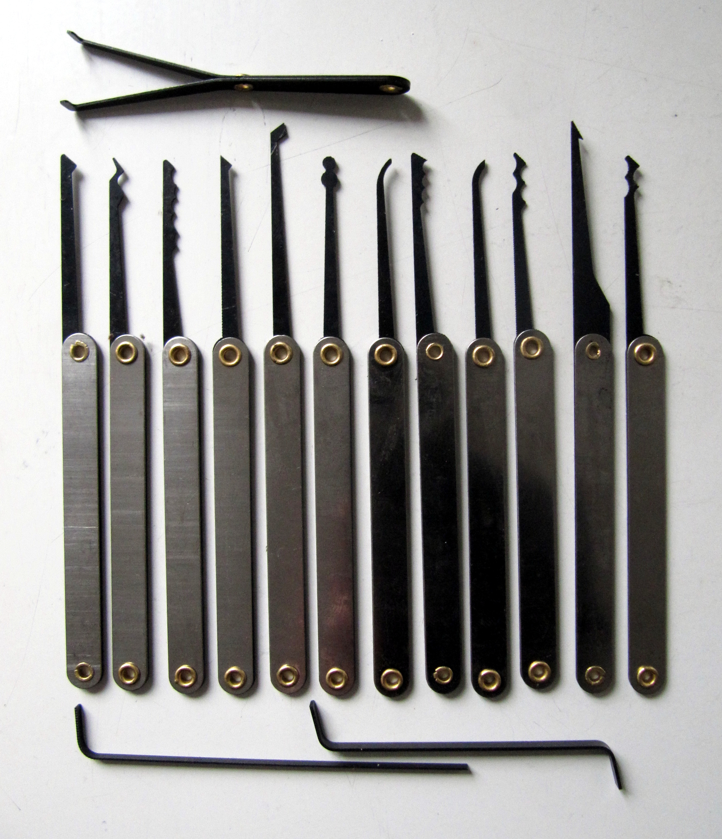 pictures of lock picking tools